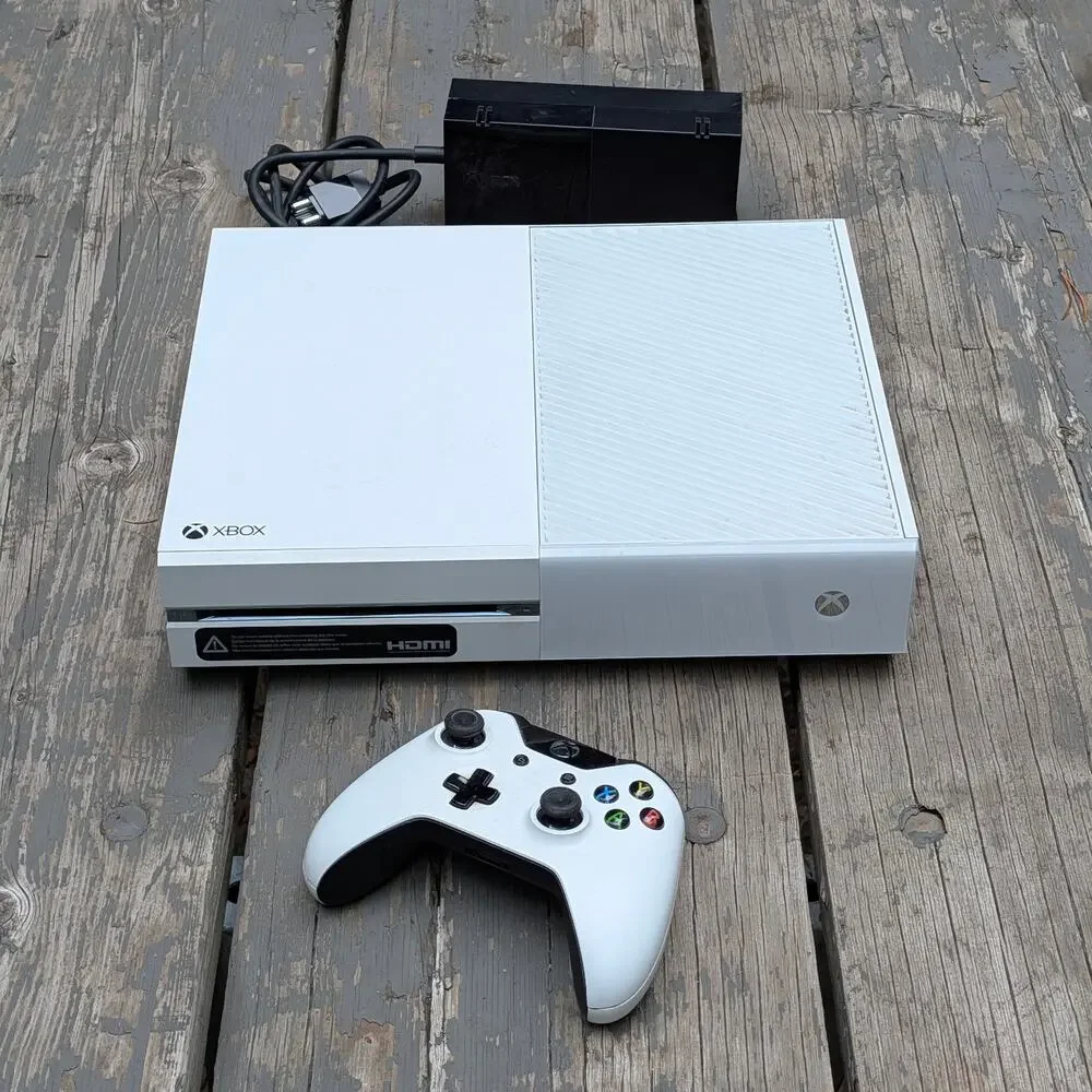 Microsoft Xbox One Console White Edition 500GB Bundle Cyber Nostalgia Core Retro